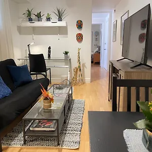 cozy-apartment-in-great-central-location-with-free-parking.hotels-in-montreal.org/