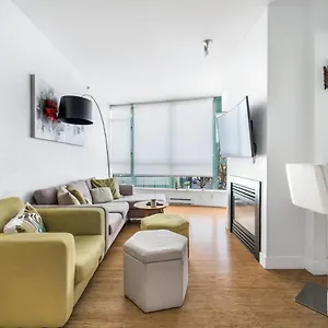 bright-2-bedroom-condo-downtown-with-free-parking.vancouver-hotels-bc.net/