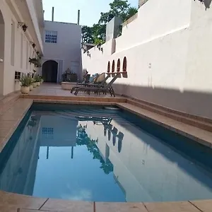 Hotel Handall **